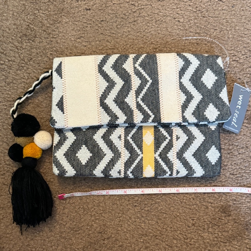 Geometric Patterned Clutch with Tassel / cross